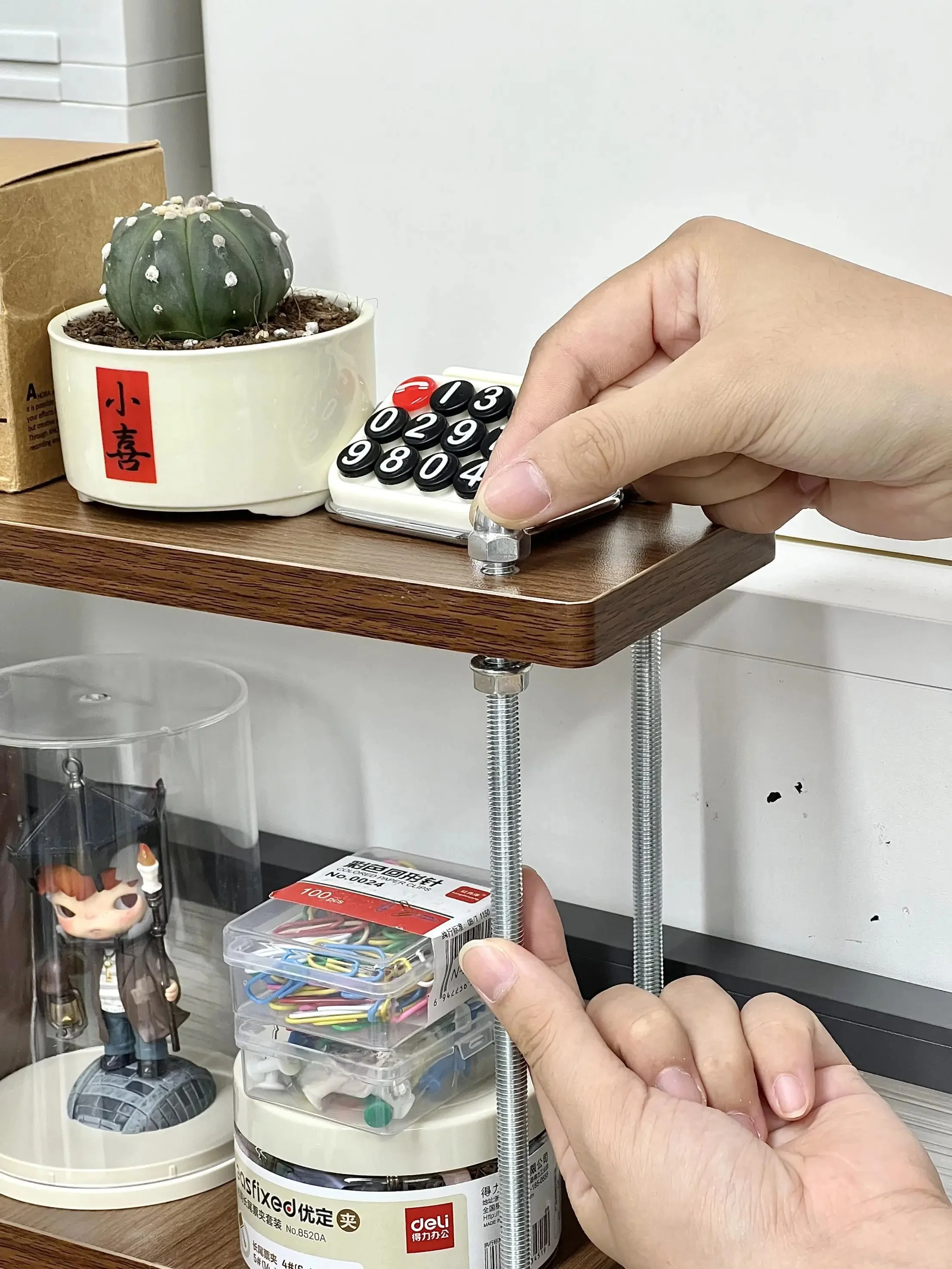 デスク周りの整理に悩んでいるなら、A4トレーとコの字ラックの選び方は？