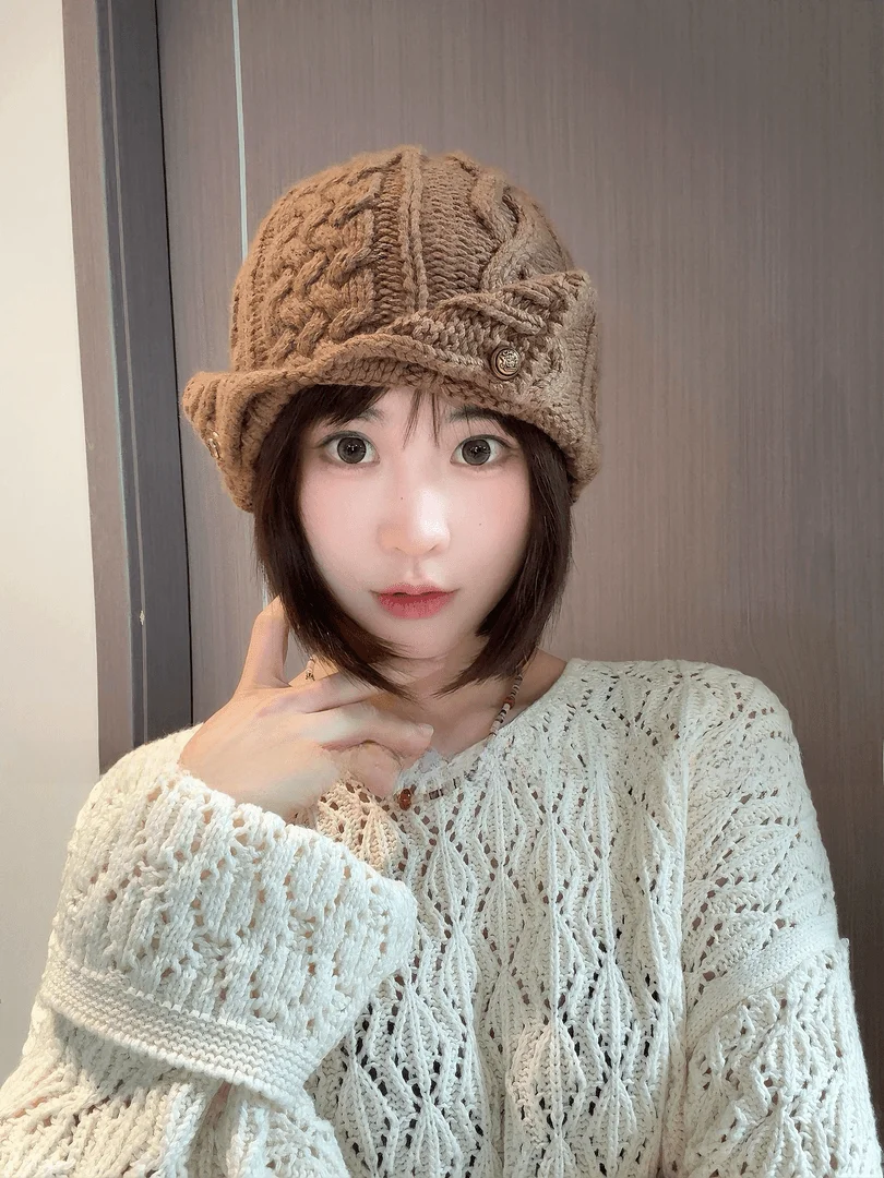 可愛いニット帽を選ぶには？レトロなツイストデザインが秋のファッションを彩る