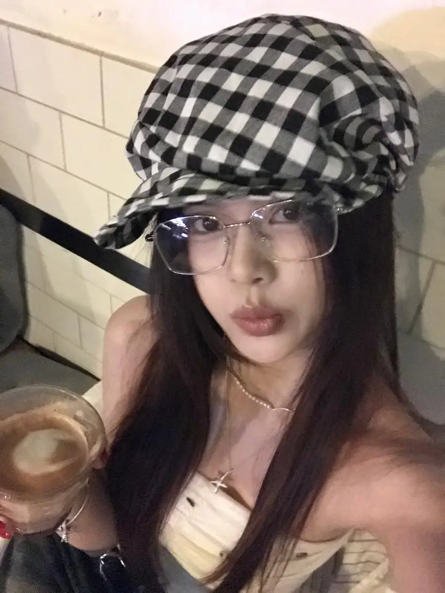 オシャレなキャップで失敗しないコーデは？白黒チェック八角形帽子が解決する3つの理由