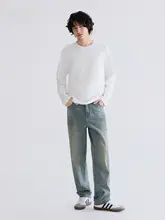 長袖Tシャツと水洗いデニムパンツの通勤スタイル（セットアップ対応）