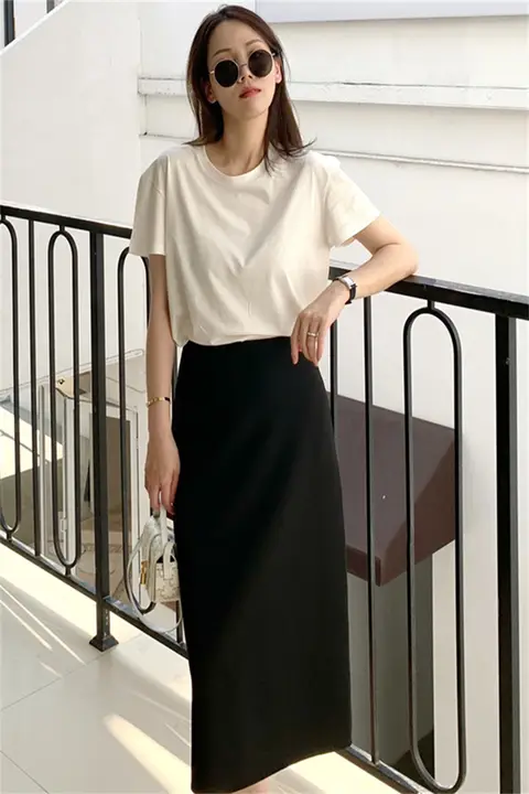 シンプルデザインの短袖Tシャツ【広めのラウンドネック・ゆったりシルエット・女性用】