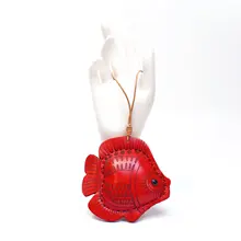手作り牛革製の北欧スタイルキーホルダー【平安魚デザイン・車用・革製】