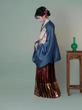 伝統的な交領デザインの女性用漢服【サテン生地・赤色とピンク】