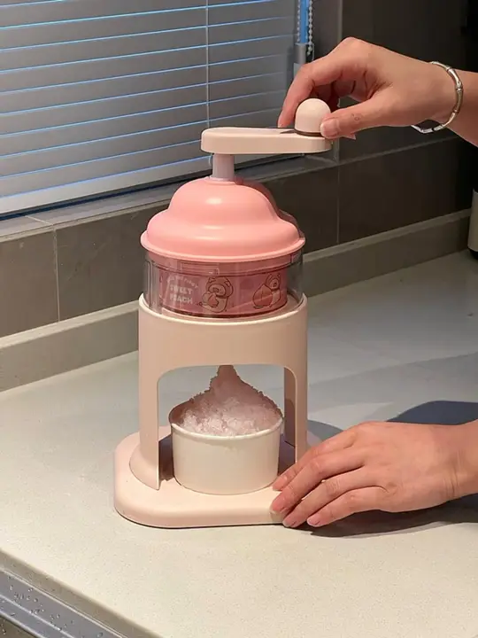 可愛いキャラクターの手動かき氷機【家庭用・小型・手摇式】