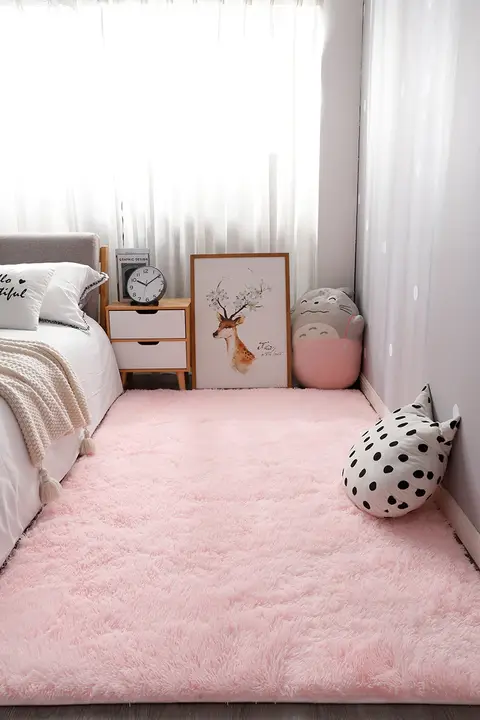 ふわふわピンクラグ【ベッドサイド・かわいいデザイン・寝室用】