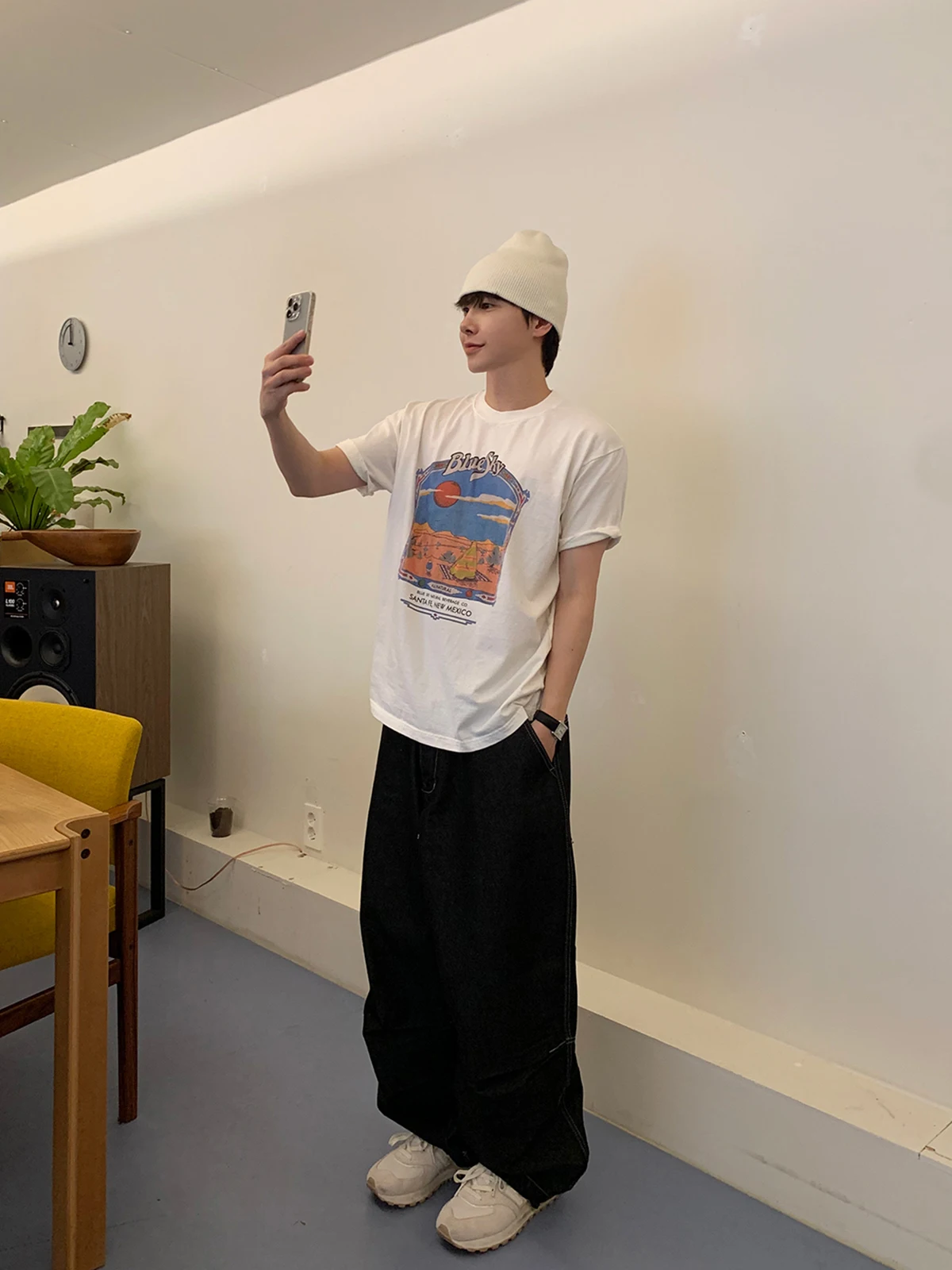 夏 メンズ コーデの基本ルール｜心の落ち着きを生む1枚のTシャツ