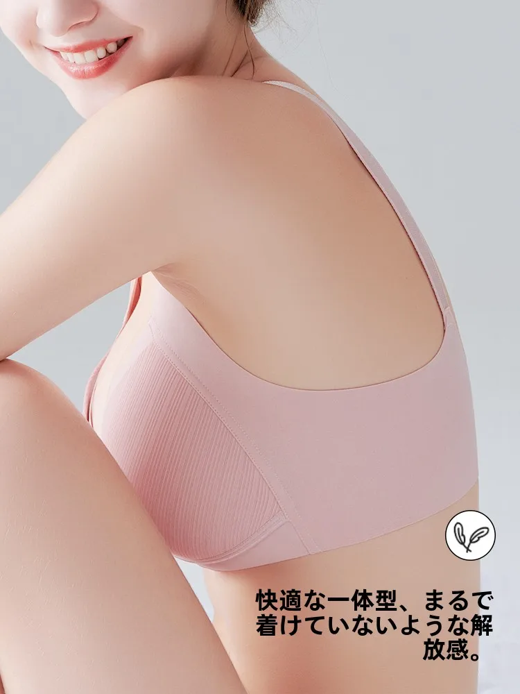 授乳服を選ぶときに迷うのは、本当に「デザイン」なのか？