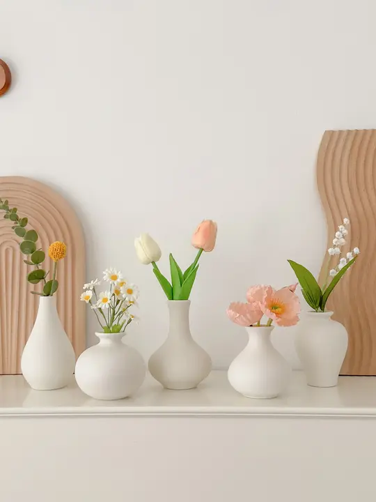 フランス風デザインの白いミニ陶器花瓶【おしゃれなインテリア・飾り用・造花対応】