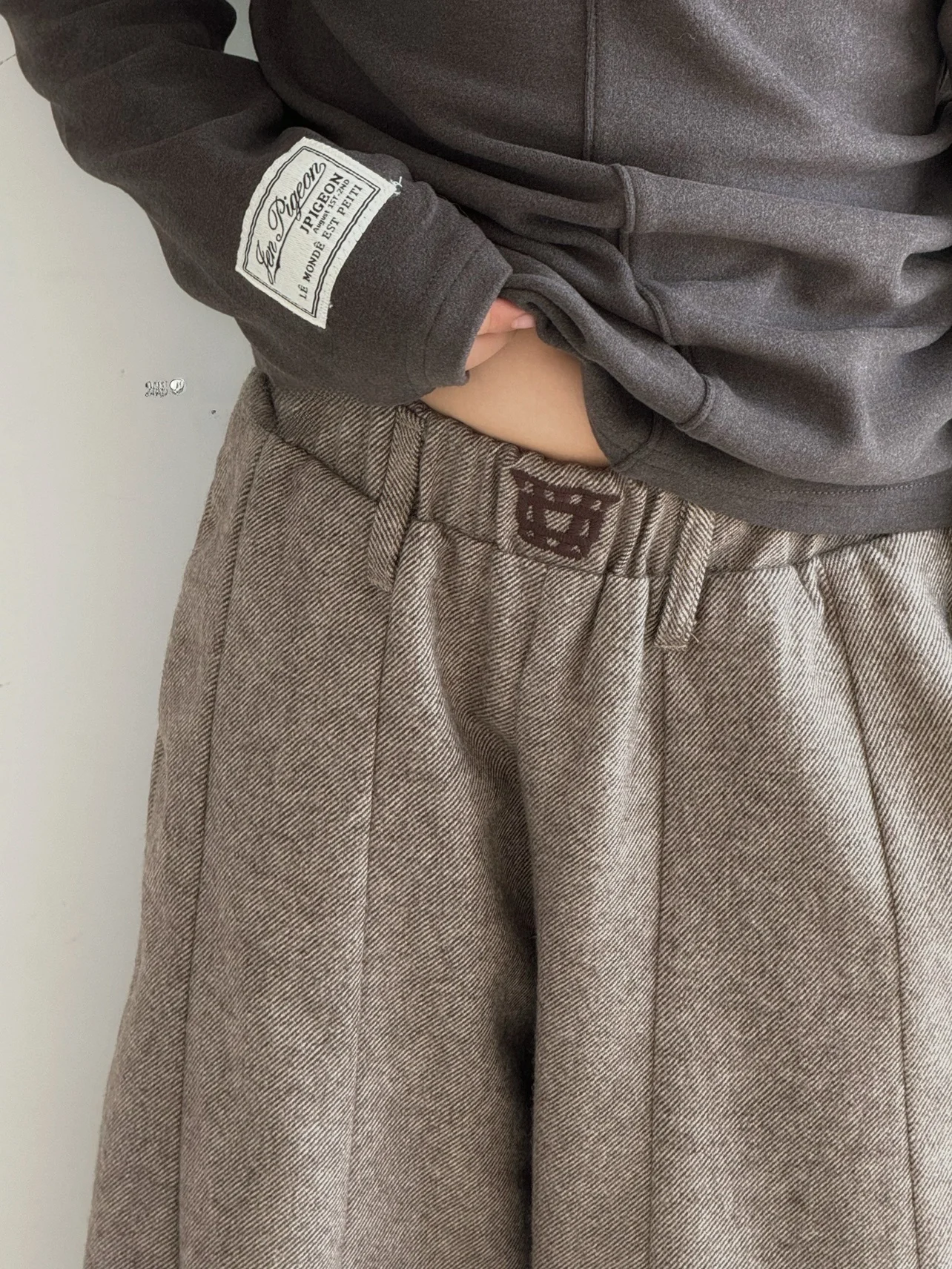伸びるTシャツは本当に伸びるの？その仕組みと選び方を、実際の生活で体感してみた