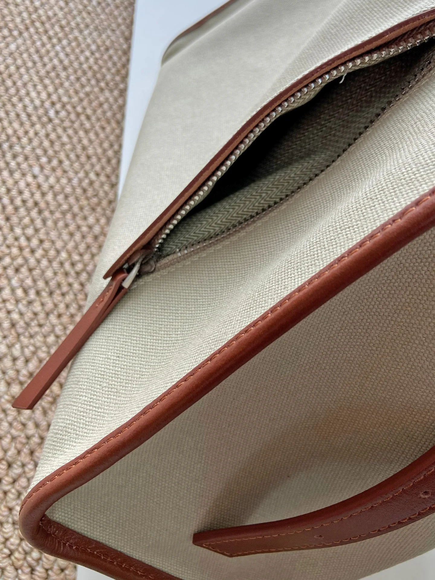 2泊旅行や通勤に使える軽いショルダーバッグは、どんなものにしよう？