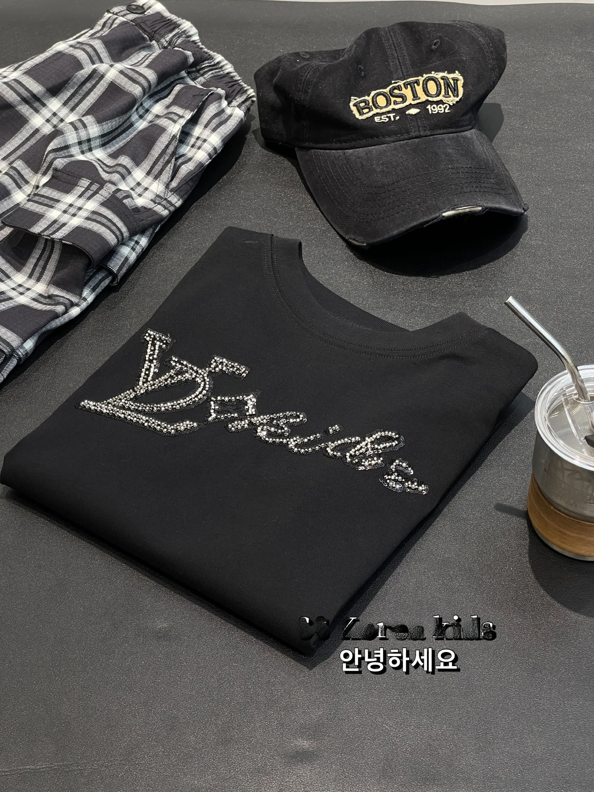 「tシャツ 小さい」はどうやって選ぶ？純綿のキラキラTシャツが解決する、通勤と夏の悩み