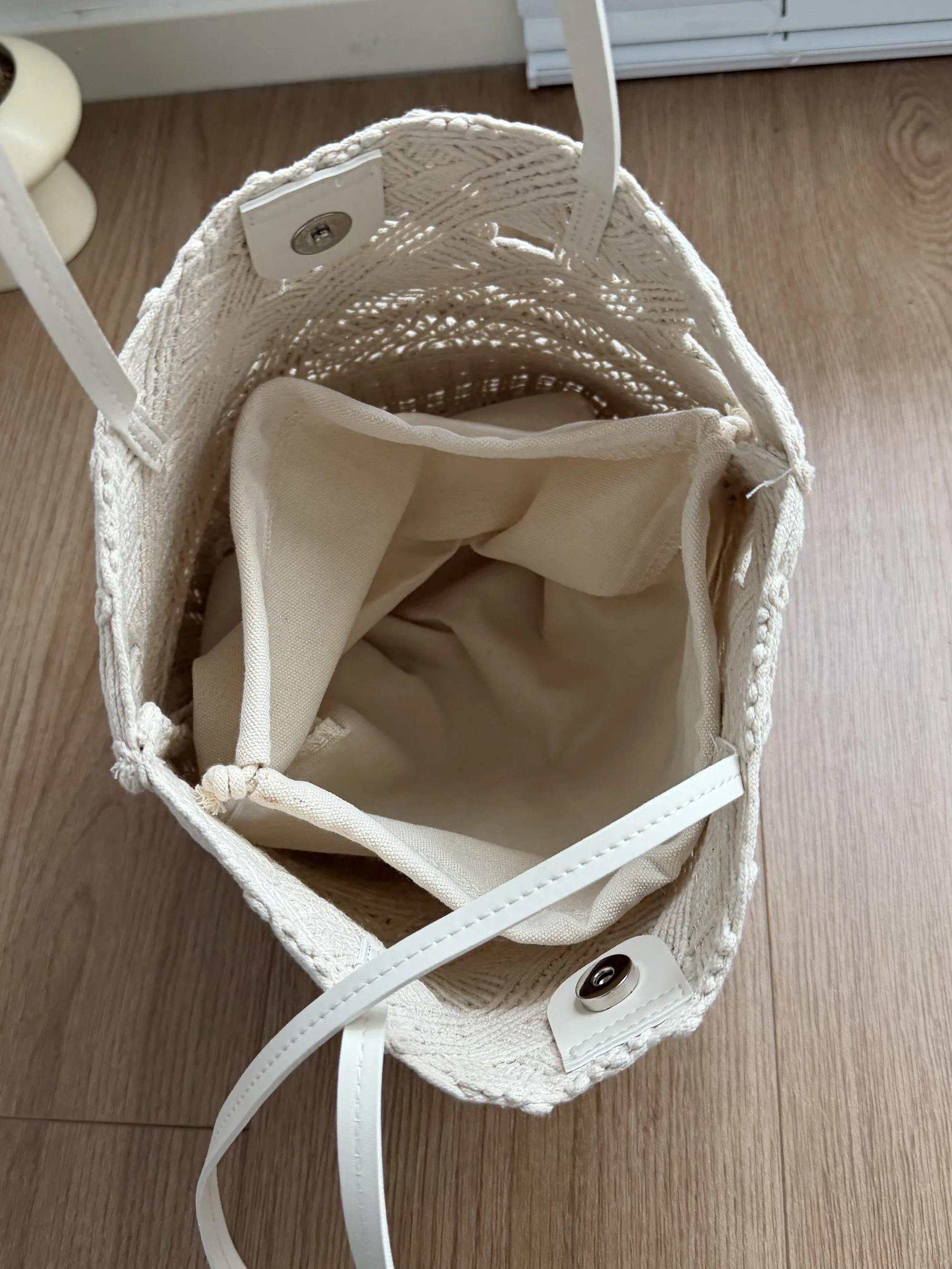 夏の日に何を選びたい？編み込みトートバッグが本当に夏らしい理由とは？