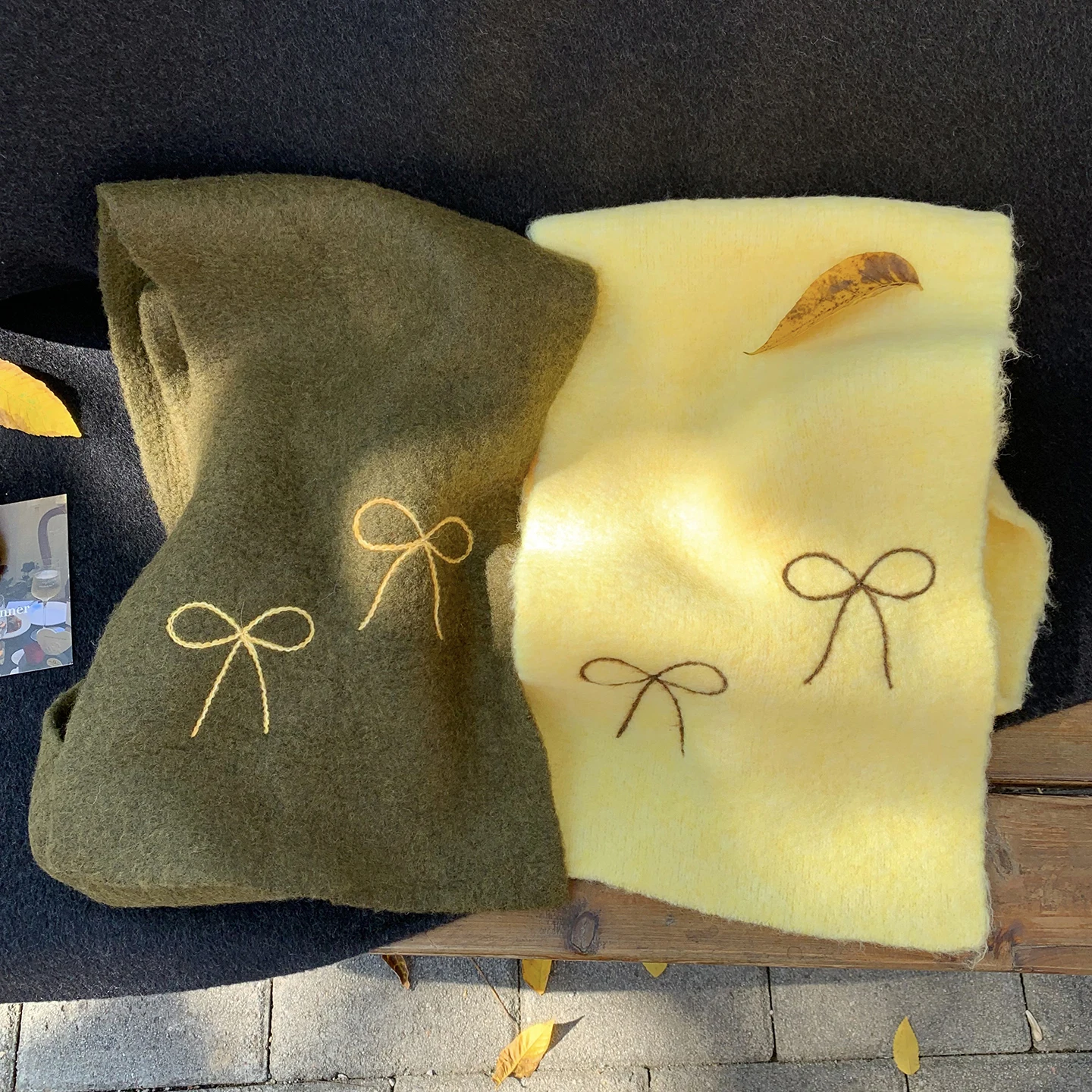 刺繍入りニットスカーフ：韓風デザインで秋から春にわたる軽量保温スタイル