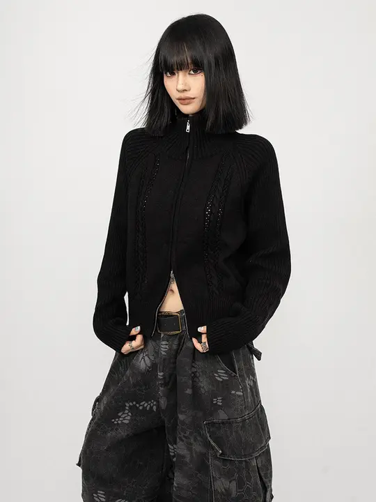 シンプルな黒のニットカーディガン【ハイネック・長袖・ゆったりシルエット】