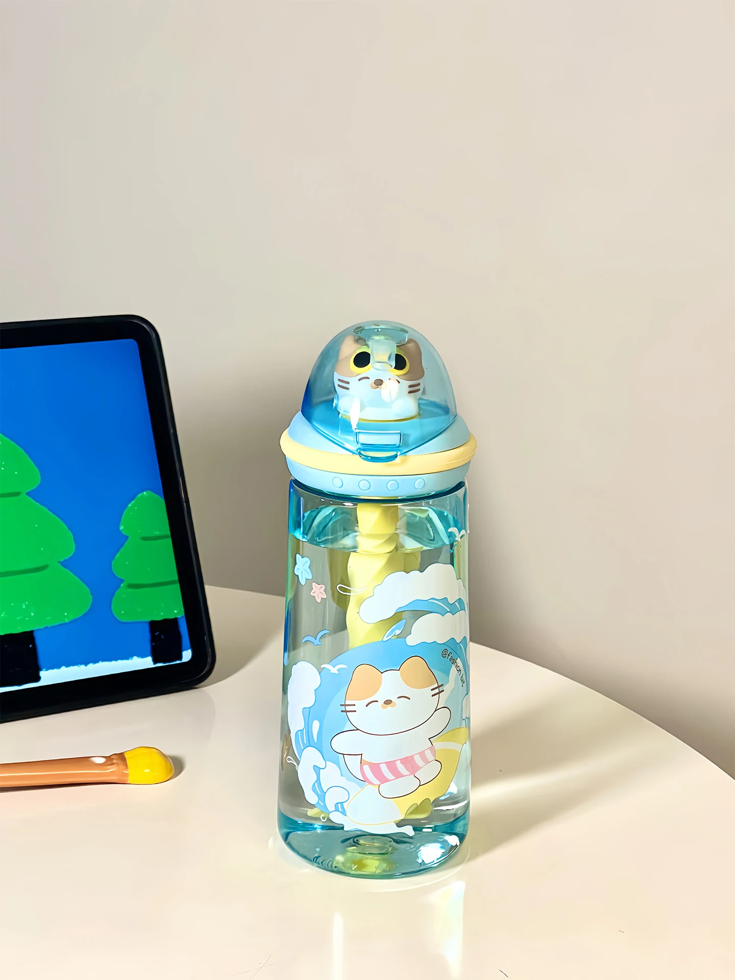 吸管付き水筒 透明デザイン 580ml キャリーバッグにも収まる