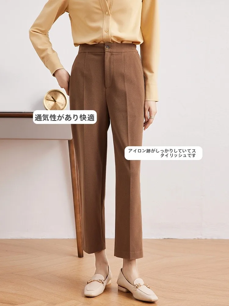 オフィスカジュアル50代女性にぴったりな冬のスタイルは？ウールスーツパンツが解決する理由