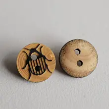 ブラックバグ模様の木製ボタン【テクスタイルガーデン・極上の柔らかさ・直径12mm】