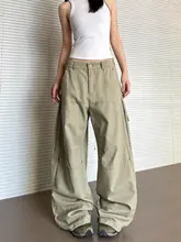 おしゃれなベージュのワイドレッグカーゴパンツ【しわ加工・フィット・女性用】