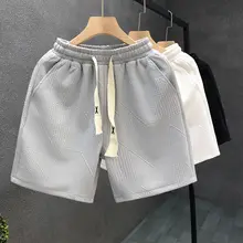 シンプルで高級感のある白色の暗い花柄ショートパンツ【夏用・カジュアル・ビーチウェア】（セットアップ対応）