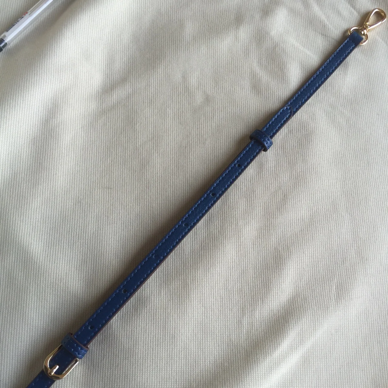 ひねり金具 バッグの固定方法：宝石ブルーカラフルショルダーストラップの実用性と適用シーン
