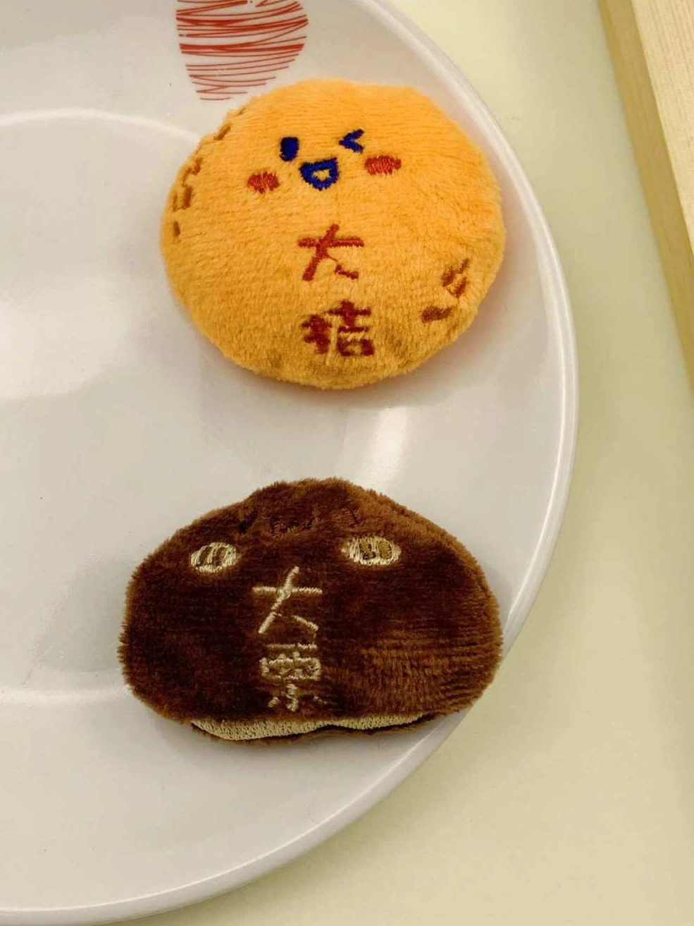100均猫グッズで心を癒すには？オレンジと栗の猫おもちゃがベストな理由とは？