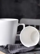 厚手の純白陶器製マグカップ【飲料用・シンプルデザイン】
