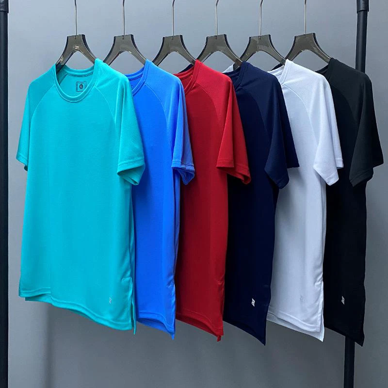 ストリートファッションの基本アイテムとは？二重切り替えTシャツの実用性徹底解説