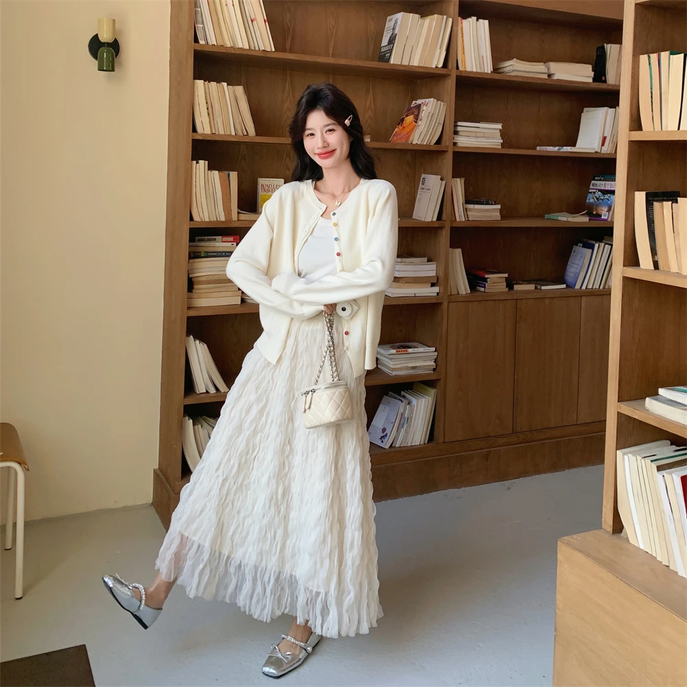 池田エライザの服を選ぶなら、この1着が最も心を和ませる理由は？