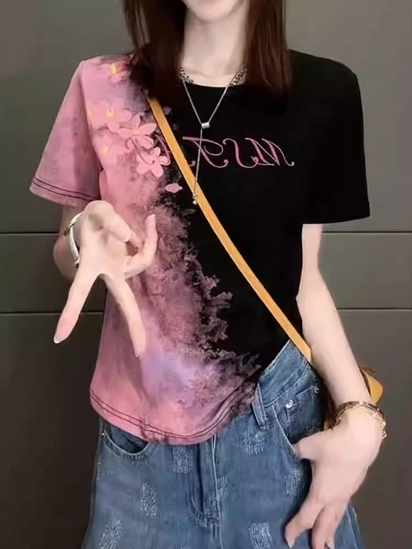 モード系ファッション Tシャツのデザイン性と体型カバー機能を実証する：散来のカラーコンビネーションTシャツ