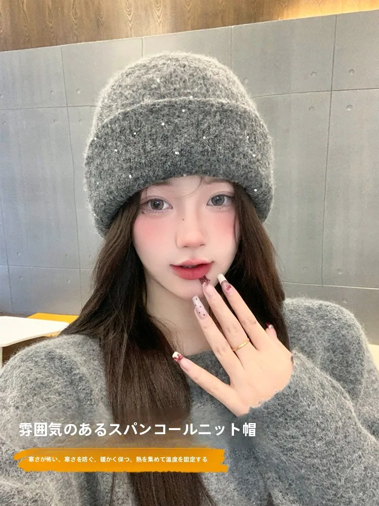 春先に着るニット帽は、華やかさと防寒のバランスを取る必要がある？