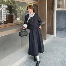 グレーの高級感あふれるジャケット風スカート【カジュアル・秋用・半袖】（セットアップ対応）