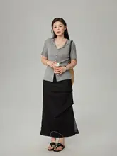 Vネックのボタン付きデザインTシャツ【夏用・短袖・大きいサイズ】
