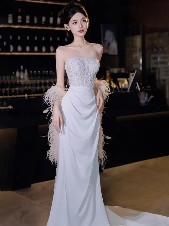 エレガントなビスチェスタイルのウェディングドレス【サテン素材・フィッシュテール・結婚式用】