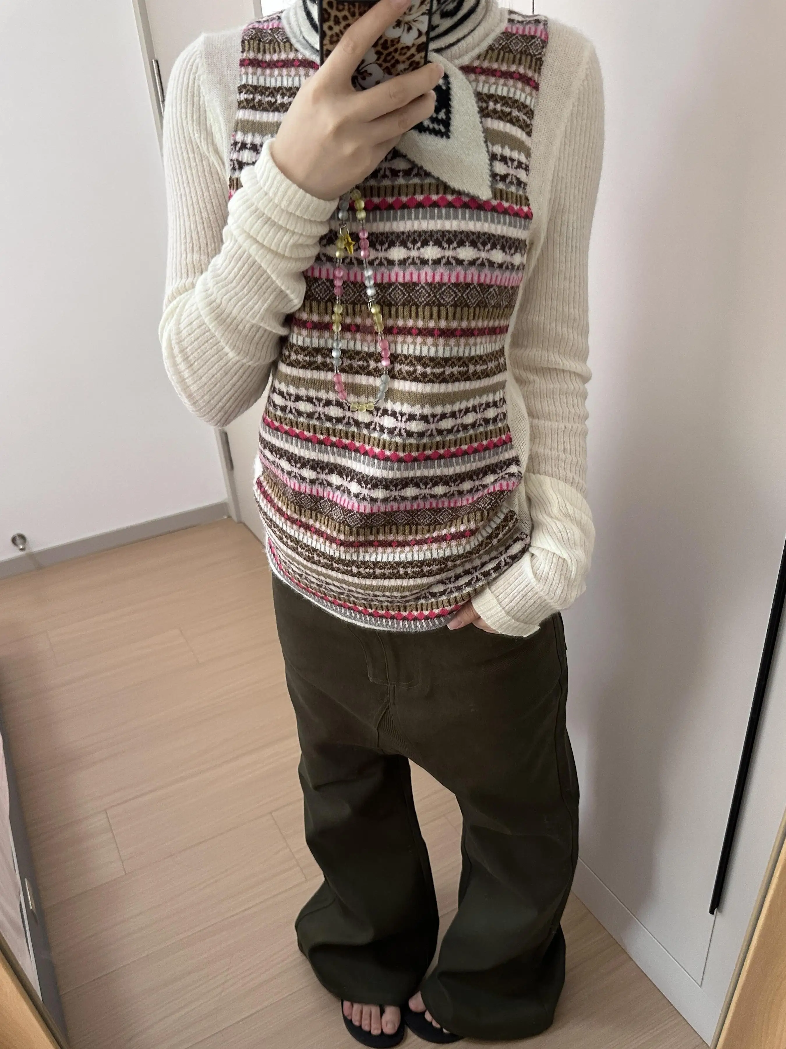 4月に買うべきニットは、秋の雰囲気を残すハイネックがベスト？