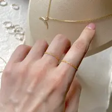 色あせしにくい極細金色リング【女性用・高級感あるデザイン・個性的】
