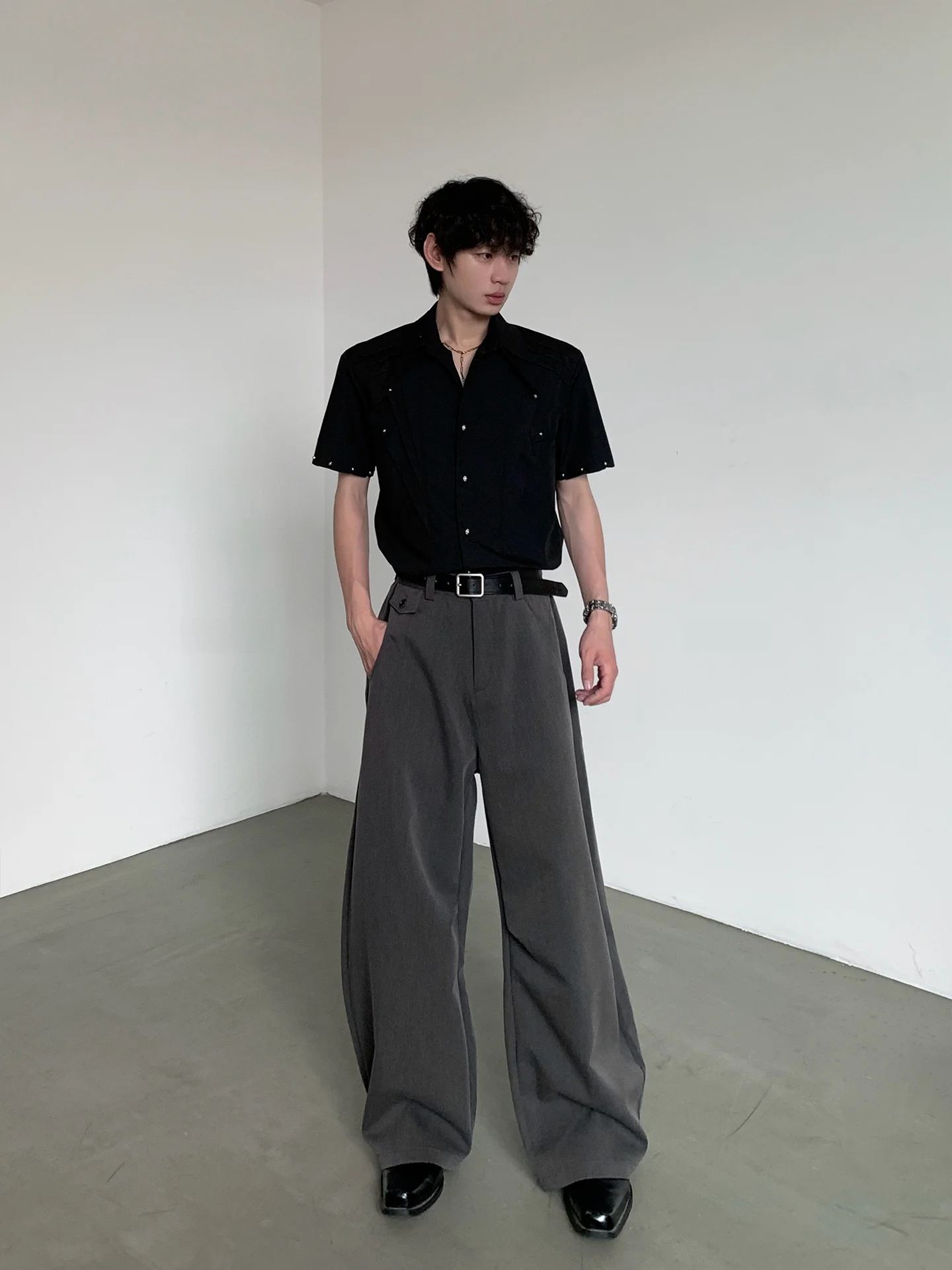 ストライプ テーパードパンツが似合う体型は？骨格ストレート ぽっちゃり パンツの選び方を解説