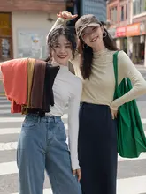 白色 ハイネック長袖Tシャツ【女性用・スリムフィット・秋春用・黒のインナーに最適】