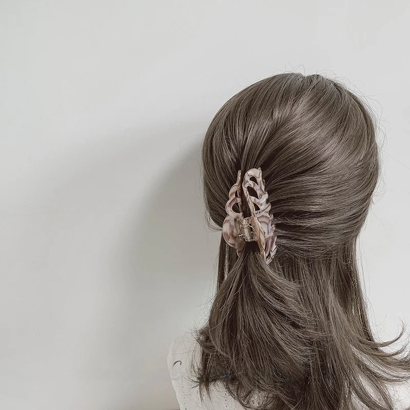 大人用ビッグサイズヒョウ柄ヘアクリップ：豹紋デザインのエレガントなヘアフィックス