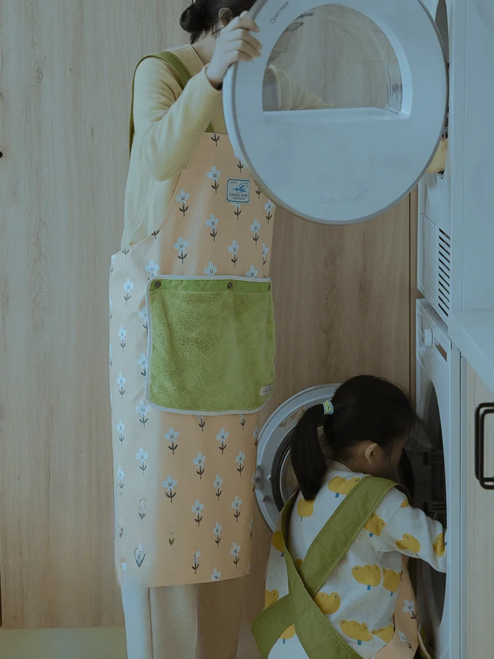 おしゃれで実用的な防水エプロン【若者向けデザイン・ハンドタオル付き】