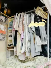 省スペース設計のベッドサイドハンガー【衣類収納・シンプルデザイン】