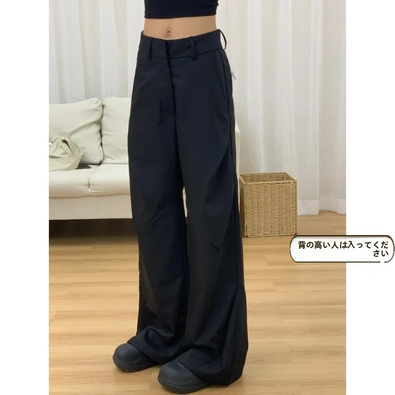 2026秋冬トレンド パンツ で失敗しない着こなしは？黒いワイドレッグパンツの選び方と活用法