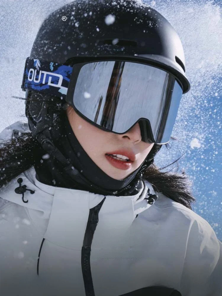 防曇機能付きスキーゴーグル：クリアレンズで雪の視認性を安定化