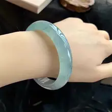ミャンマー産アイスモス翡翠の女性用バングル【青水玉模様・飴色・飾り付き】