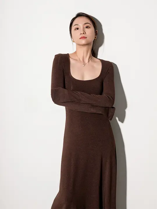 BELIN シックなスクエアネックニットワンピース【長袖・シンプル・体型カバー】