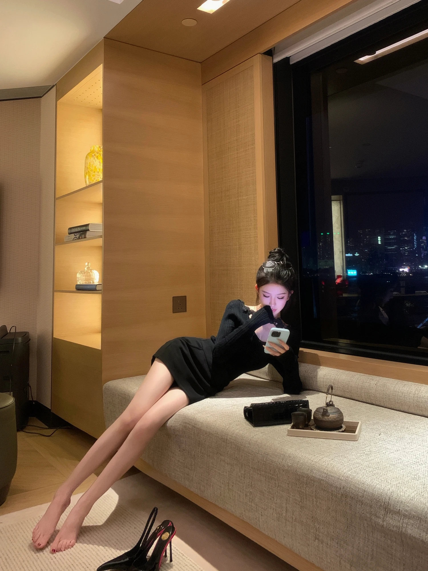 大きなリボン付きハイウエストショートパンツ：お腹隠しコーデに最適な直筒スタイル