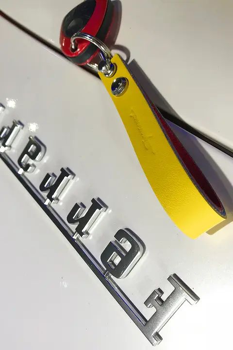 Alcantara製 本革 高級車用キーホルダー【メルセデス・アウディ・ポルシェ対応】