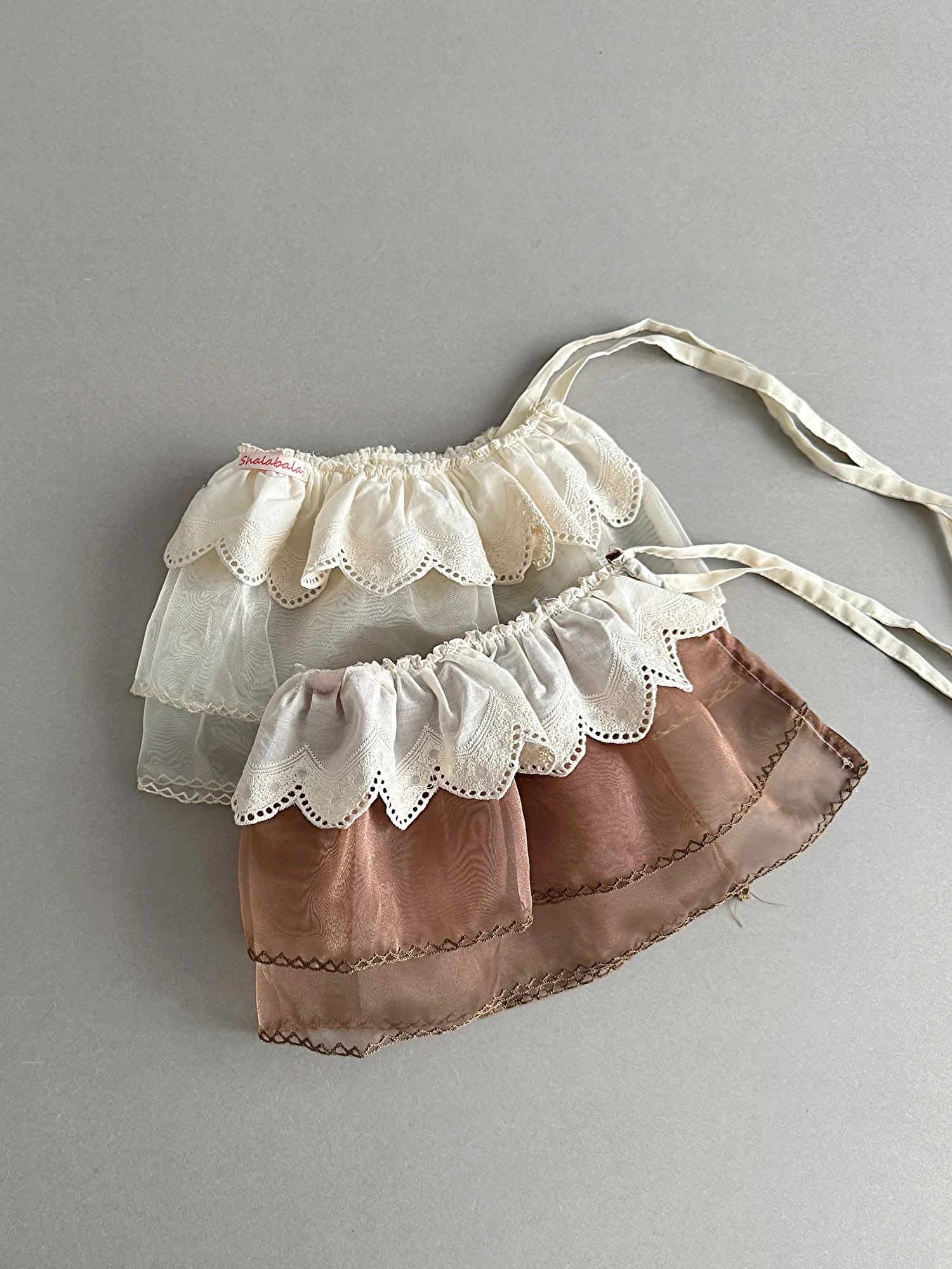 ベビー袴 女の子 おしゃれにどうやって着る？レースフリルスカートが日常を彩る