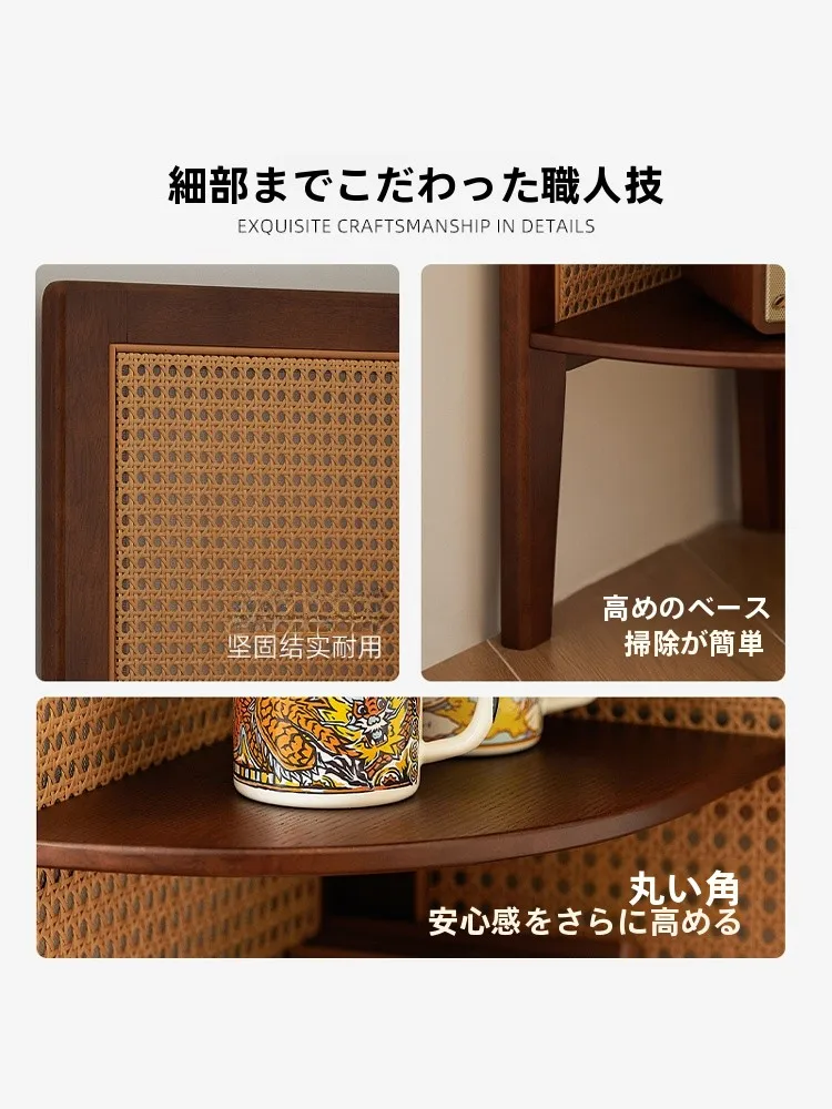 天然木製の藤編みコーナーラック：多層収納でリビングのインテリアを効率的に整える