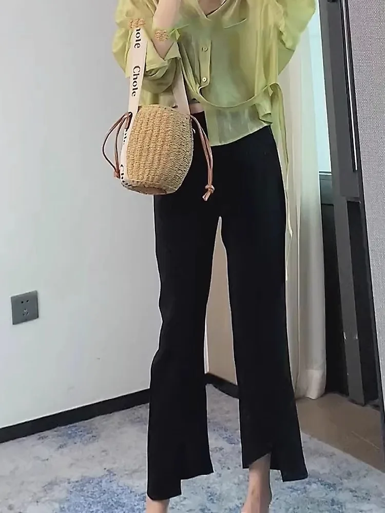 スリット パンツは本当に通勤に合うの？黒の不規則スリットパンツが教えてくれたリアルな使い方