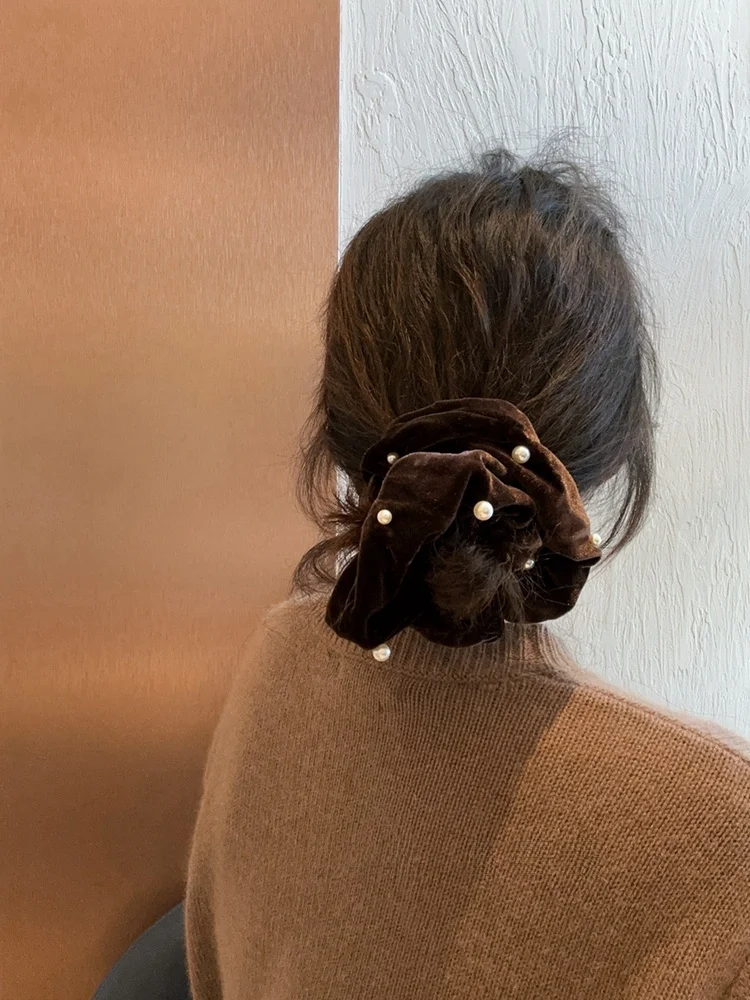 パール付きヘアゴムはどんな感じ？使い方や素材、価格帯を徹底解説